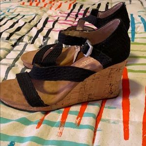 Tom's wedges 7.5 / 38 black with cork midsole